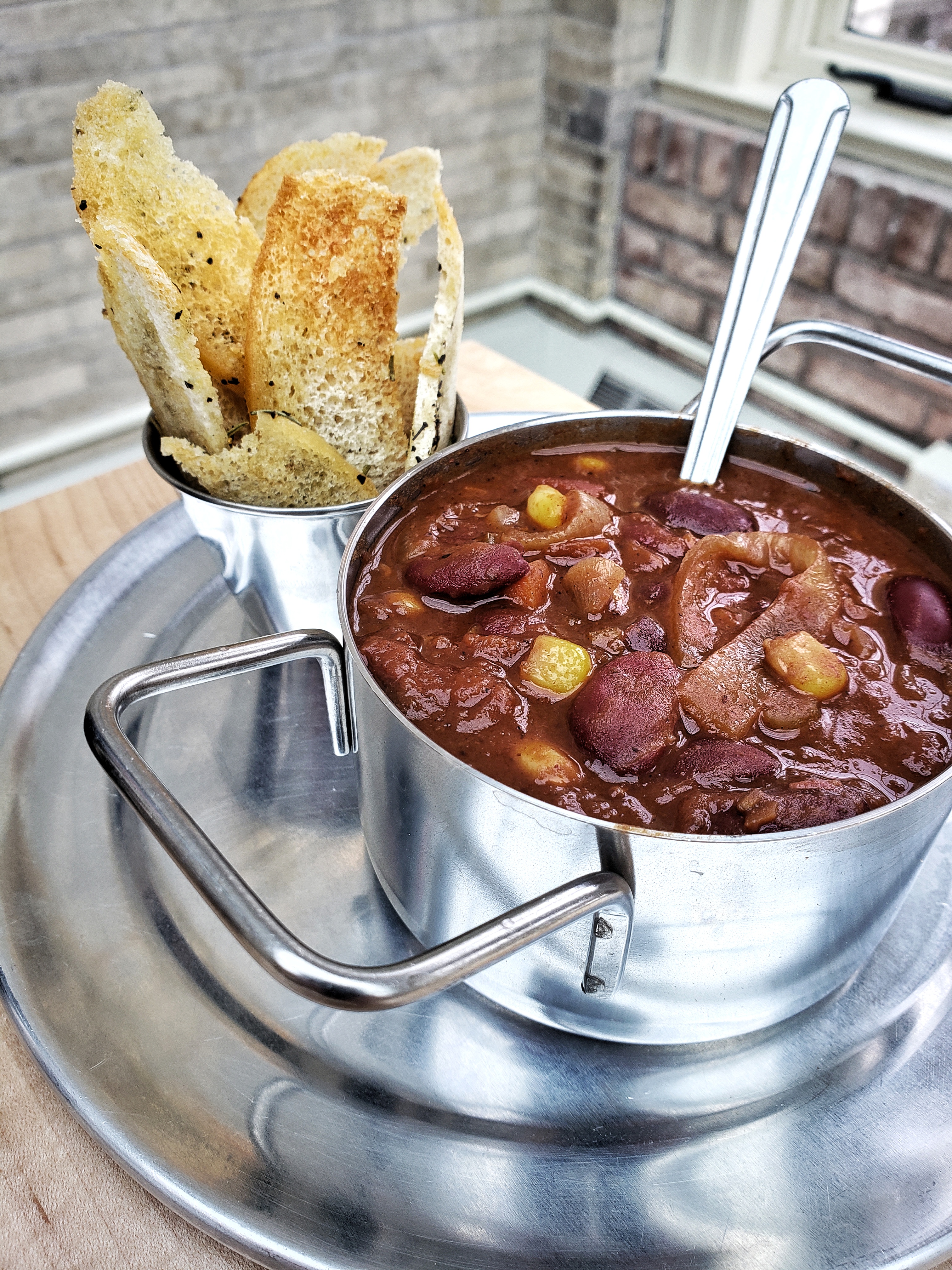 Chili with chips