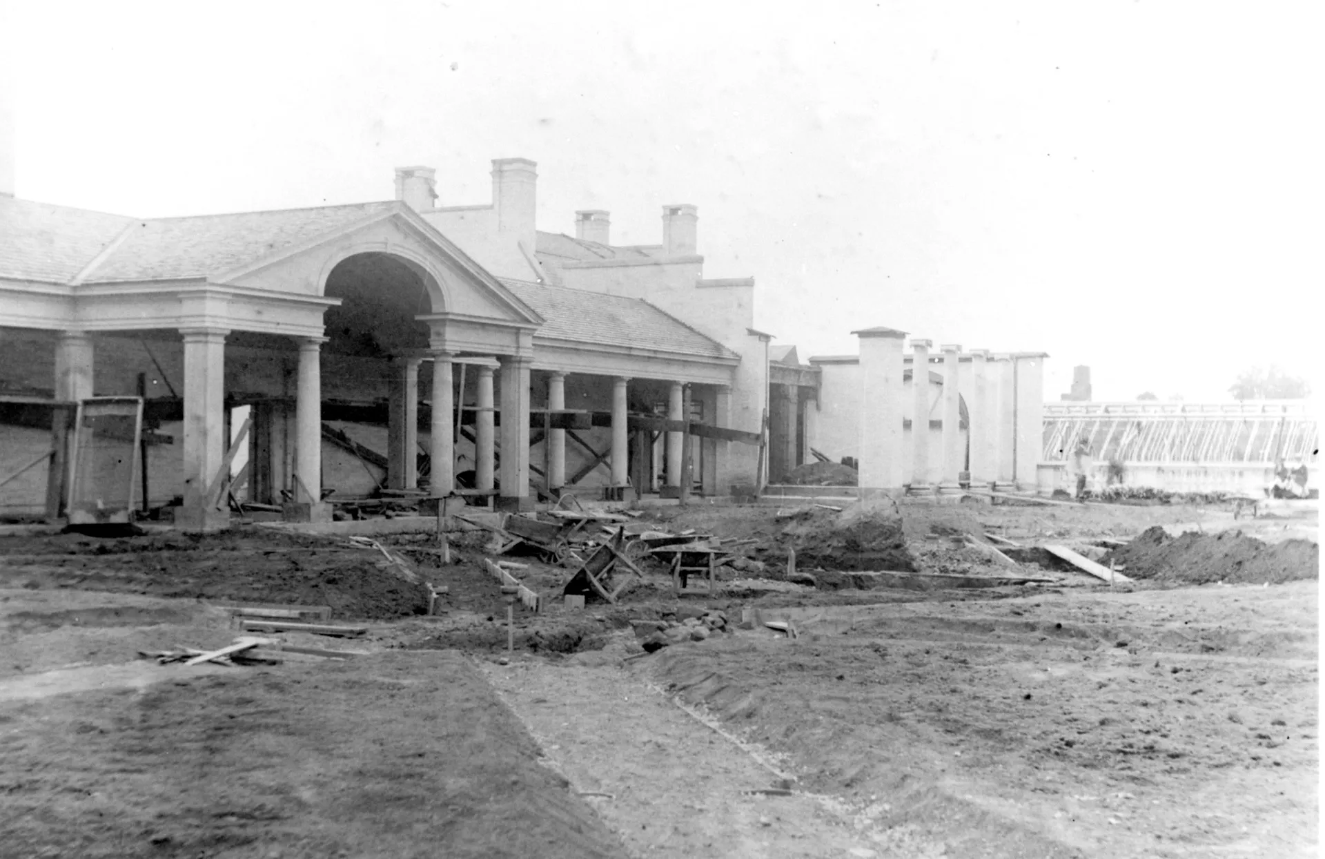 Construction of the Colonnade, 1903