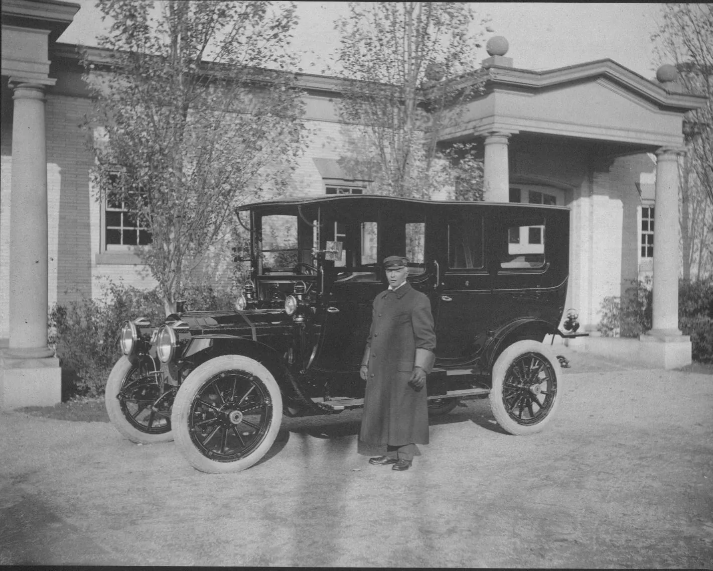 George Eastman (American, 1854–1932), Harvey W. Padelford, George Eastman's Chauffeur and automobile in front of Carriage House, 1923–1932. Gelatin silver print. George Eastman Museum, gift of George B. Dryden.