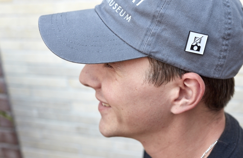 No flash pin on hat