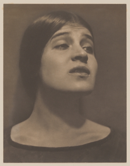 Edward Weston photo of Tina Modotti reciting poetry