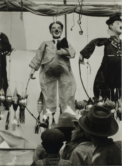  Tina Modotti (Italian, 1896–1942), Piñatas, 1923–1929. Gelatin silver print. George Eastman Museum, museum accession, 1974. 