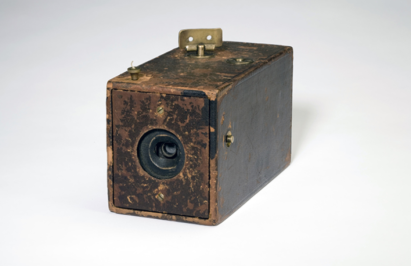 Eastman Dry Plate & Film Company (Rochester, New York, 1884–1889). Kodak camera (pre-production sample), 1887. Gift of Eastman Kodak Company. 