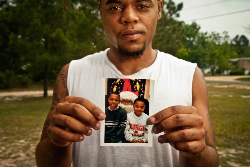 Gillian Laub (American, b. 1975). Sha’von, Justin, and Santa, Mount Vernon, Georgia, 2012. Inkjet print. © Gillian Laub