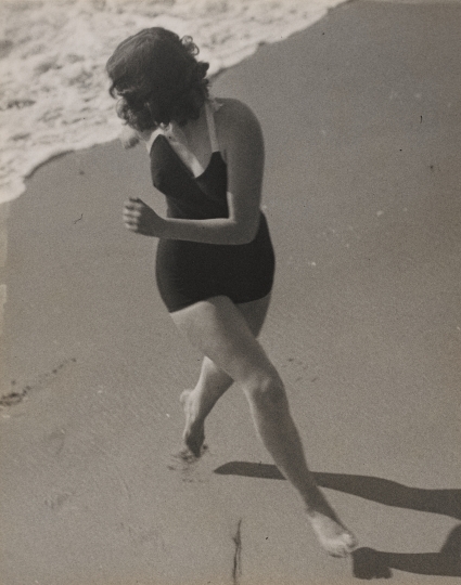 Martin Munkácsi (American, b. Hungary, 1896–1963), Olivia de Havilland, 1936. Gelatin silver print. Virginia Museum of Fine Arts, gift of Mrs. Alfred duPont, by exchange, 2020.182.