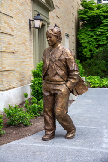Life-size bronze sculpture of actor Philip Seymour Hoffman