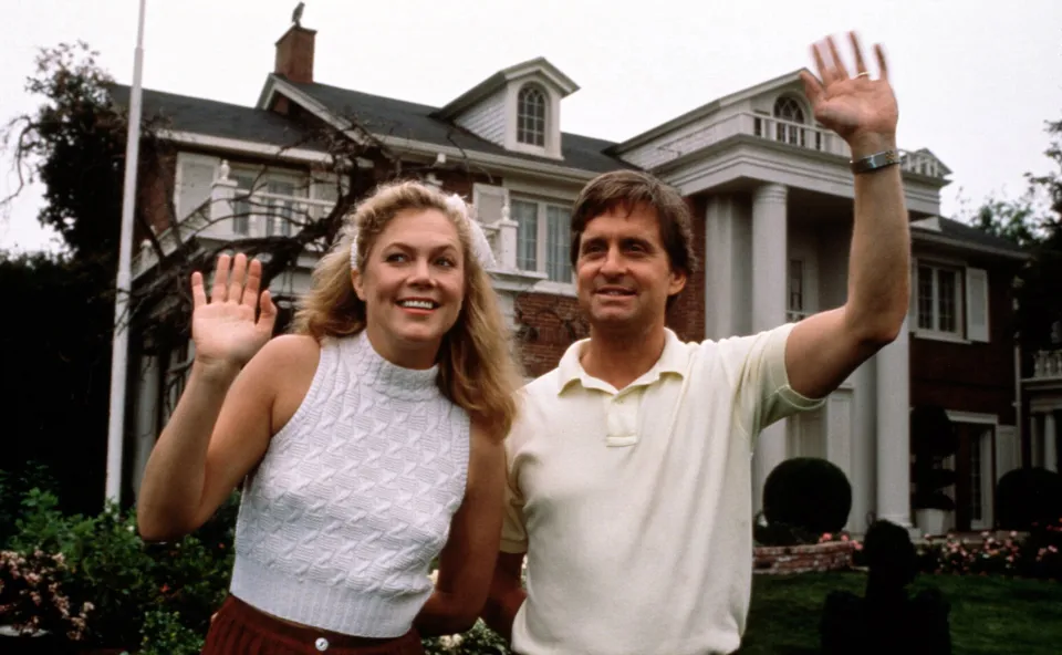 still from war of the Roses