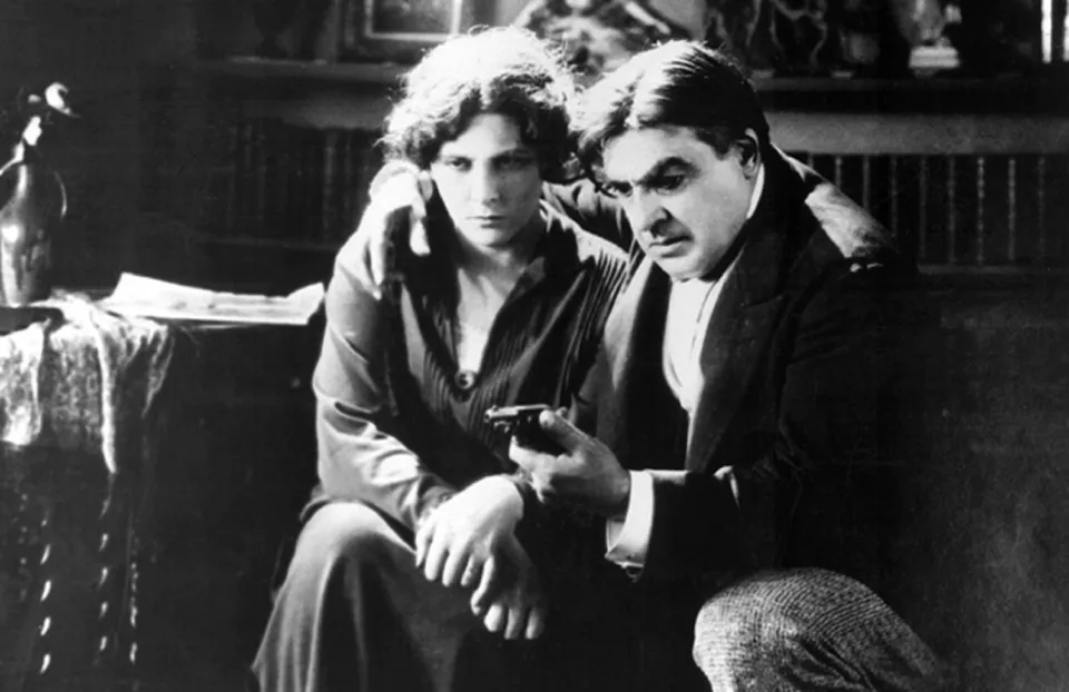 Still from La Souriante Madame Beudet