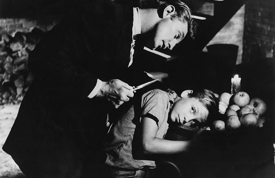 Top 30 Best Hollywood Thriller Movies | Most Bone-Chilling Hollywood Films of All Time 5 The Night of the Hunter | 30 Best Hollywood Thriller Movies | Most Bone-Chilling Hollywood Movies of All Time | TrendPickle