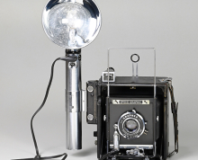 Folmer Graflex Corporation (Rochester, New York, 1926–1973). Anniversary Speed Graphi¬c with Graflex Flash Synchronizer, 1941. Gift of Graflex, Inc.