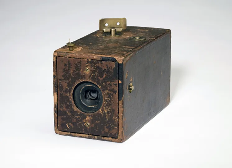 Eastman Dry Plate & Film Company (Rochester, New York, 1884–1889). Kodak camera (pre-production sample), 1887. Gift of Eastman Kodak Company. 
