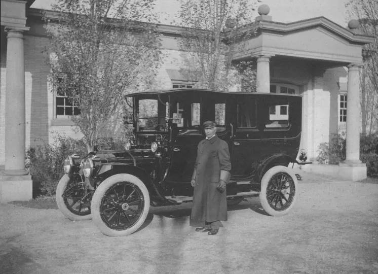 George Eastman (American, 1854–1932), Harvey W. Padelford, George Eastman's Chauffeur and automobile in front of Carriage House, 1923–1932. Gelatin silver print. George Eastman Museum, gift of George B. Dryden.