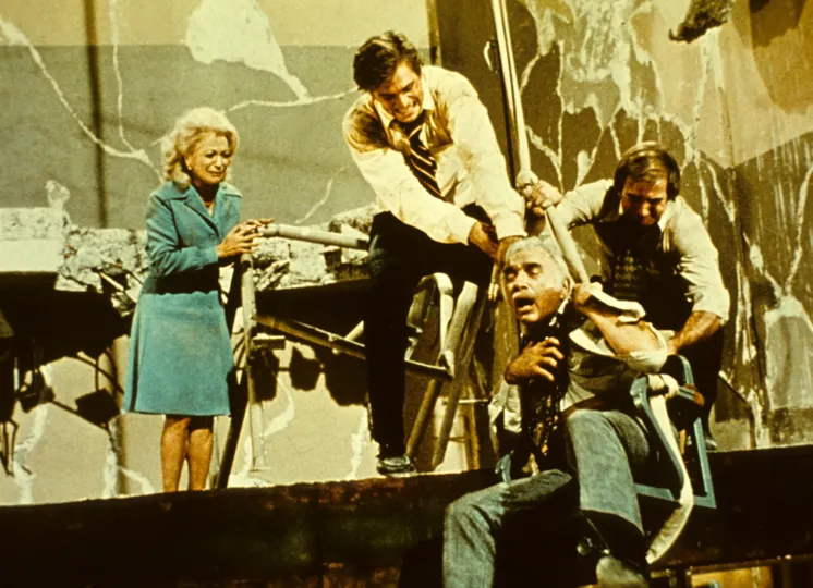 Still from Earthquake (1974)