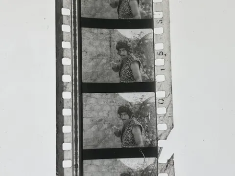 Identified South Asian film - Cheeta Chalbaz - man about to fight
