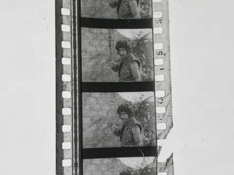 Identified South Asian film - Cheeta Chalbaz - man about to fight